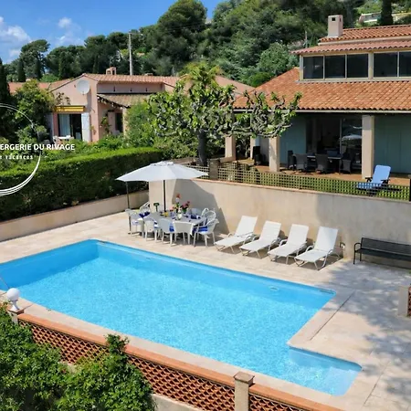 Le Sud - Piscine - Vue Dégagée Et Aperçu Villa *