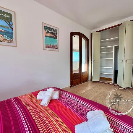 Le Sud - Piscine - Vue Dégagée Et Aperçu Villa