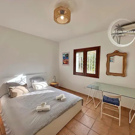 Le Sud - Piscine - Vue Degagee Et Apercu Villa *