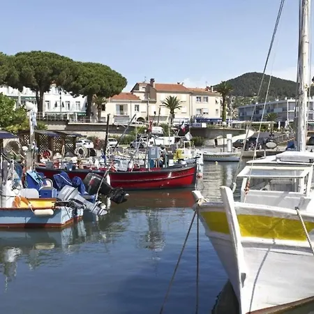 Le Sud - Piscine - Vue Dégagée Et Aperçu Villa